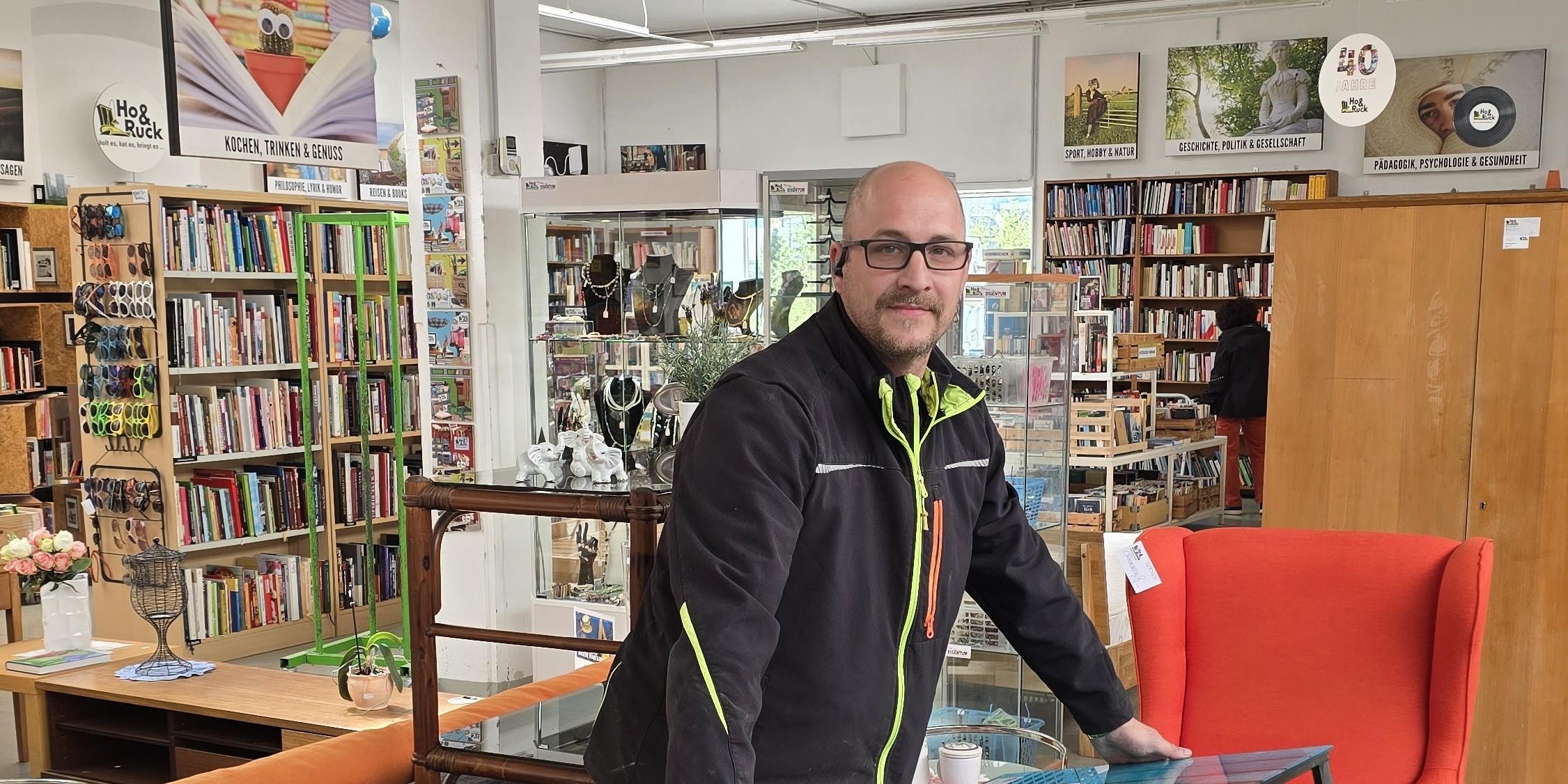Junge beim Lesen